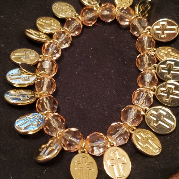 GORGEOUS RELIGIOUS CHARM BRACELET. - Picture 6 of 8